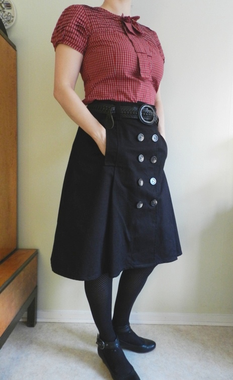 A trench-style skirt for winter